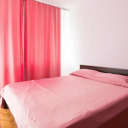 3 Separate Bedrooms - Spacious Flat ブルガス