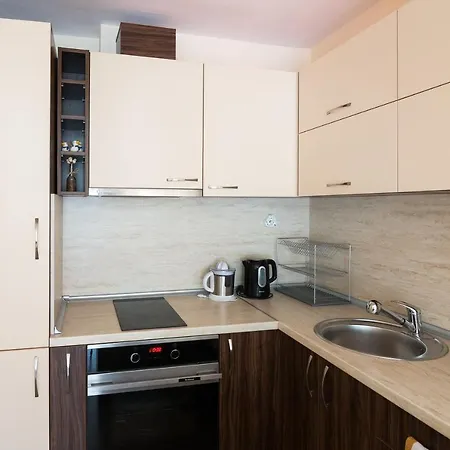 アパート 3 Separate Bedrooms - Spacious Flat ブルガス