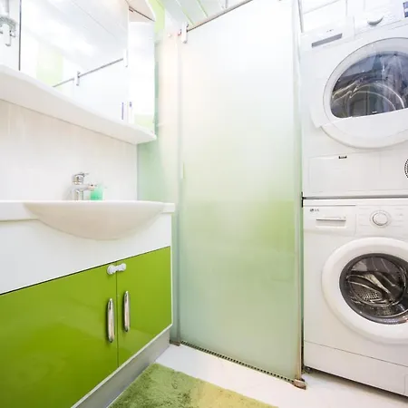 Apartment 3 Separate Bedrooms - Spacious Flat *